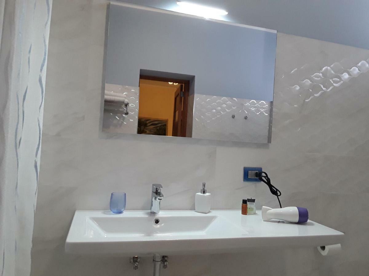 La Riviera Bed & Breakfast มิลาซโซ ภายนอก รูปภาพ